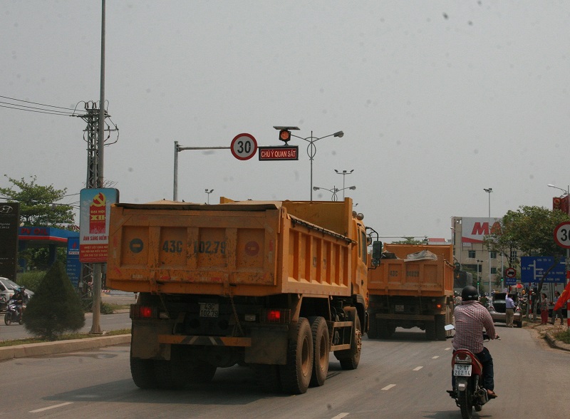 Xe ben, xe tải chở khoáng sản đã trở thành nổi ám ảnh của người dân Đà Nẵng.