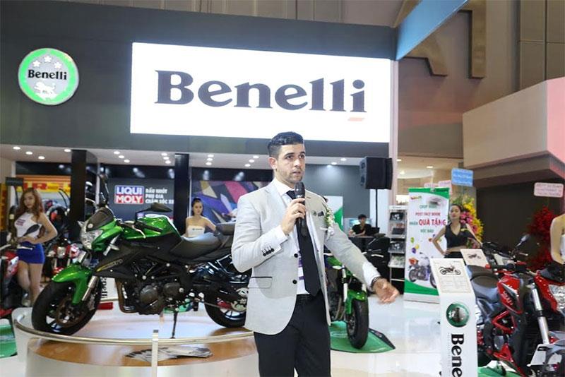 Đại diện hãng Benelli giới thiệu sản phẩm.