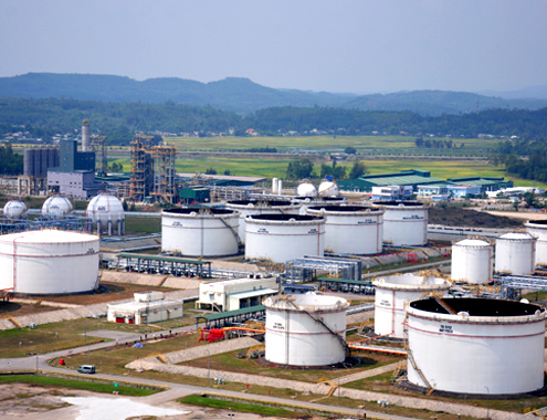 Bên cạnh Kho chứa dầu nổi của Nhà máy lọc dầu Dung Quất, tỉnh Quảng Ngãi đang kiến nghị bổ sung thêm kho ngầm để phục vụ Nhà máy lọc dầu Dung Quất và cho các doanh nghiệp khác thuê chứa sản phẩm kinh doanh. 