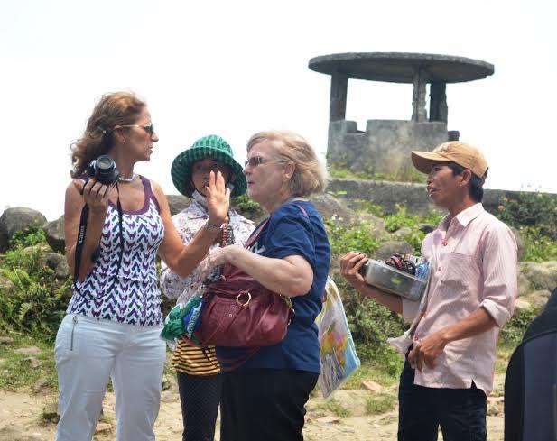 Đà Nẵng sẽ siết chặt các hoạt động chèo kéo du khách trong mùa cao điểm du lịch trên đỉnh đèo Hải Vân.