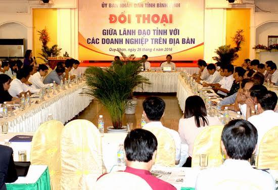 Quang cảnh Hội nghị đối thoại giữa lãnh đạo tỉnh Bình Định với doanh nghiệp trên địa bàn.