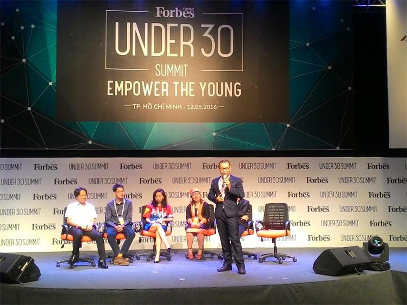 Hàng ngàn bạn trẻ tham gia Under 30 Summit 2016. Ảnh: Gia Huy