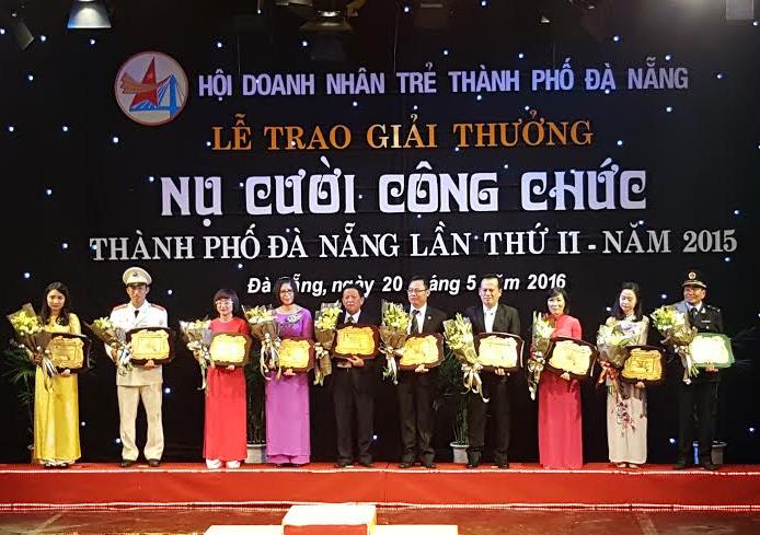 10 gương mặt công chức xuất sắc đã được bình chọn và trao giải nụ cười công chức TP Đà Nẵng lần thứ II – năm 2015.