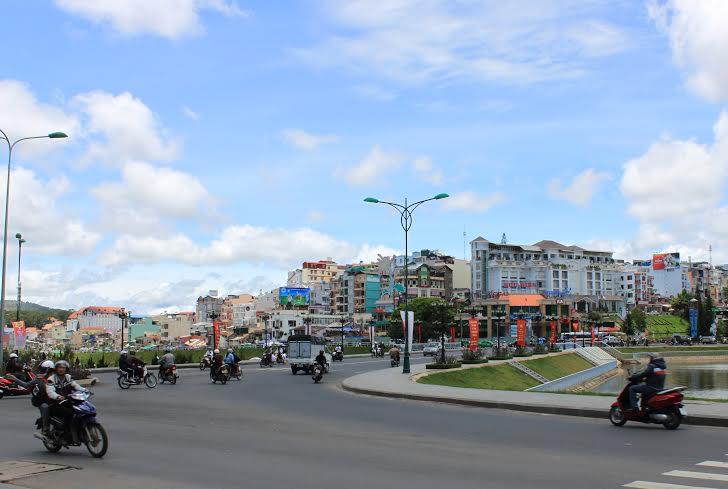 Các lô đất đấu giá nằm ở vị trí trung tâm, nơi có các tuyến đường lớn tại thành phố Đà Lạt.