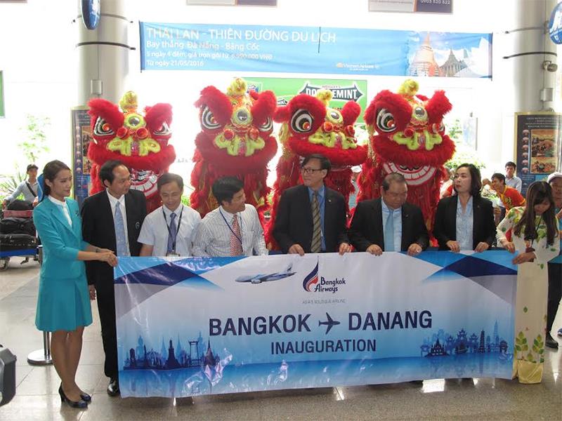 Lễ đón đường bay Bangkok - Đà Nẵng được tổ chức tại Ga đến Sân bay quốc tế Đà Nẵng vào lúc 12h35 ngày 25/5/2016.