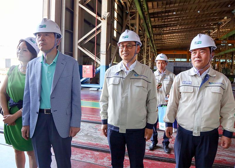 Ông Lee Hyuk - Đại sứ Hàn Quốc tại Việt Nam tham quan nhà máy Boiler và Cảng chuyên dụng Doosan Vina.