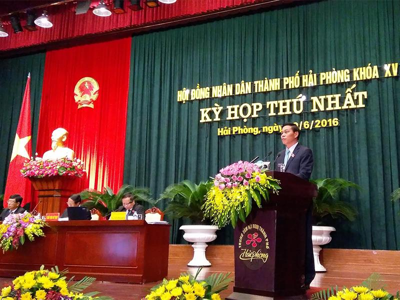 Ông Nguyễn Văn Tùng, Chủ tịch UBND thành phố Hải Phòng phát biểu nhận nhiệm vụ.
