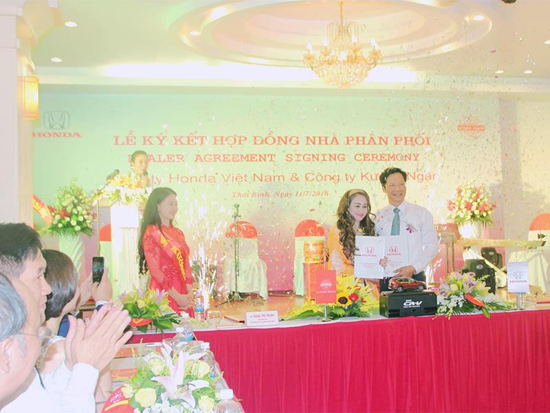 Lễ ký kết giữa công ty Kường Ngân và công ty Honda Viet Nam.