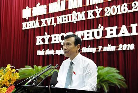 Chủ tịch HĐND tỉnh Đặng Trọng Thăng khai mạc kỳ họp.