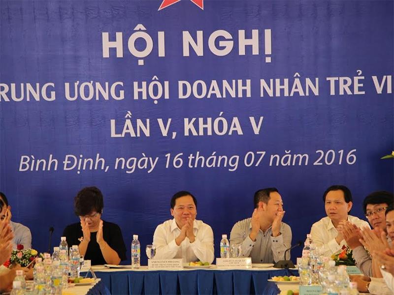 Hội nghị Ủy ban Trung ương Hội doanh nhân trẻ Việt Nam lần V, Khóa V nhất chí thành lập doanh nghiệp tại Trường Sa. Ảnh: Gia Huy