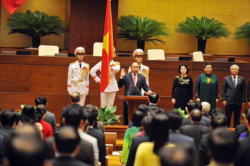 Thủ tướng Nguyễn Xuân Phúc tuyên thệ nhậm chức chiều 26/7. Ảnh: Đức Thanh