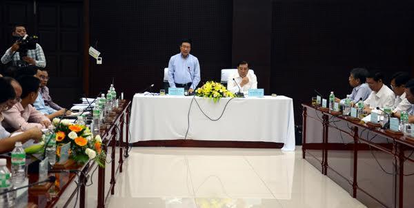 Phó Thủ tướng Phạm Bình Minh cùng đoàn công tác Chính phủ làm việc với UBND TP Đà Nẵng sáng 30/7. Ảnh: Hà Minh