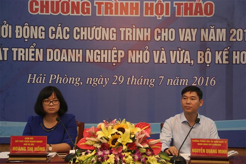 Bà Hoàng Thị Hồng - GĐ quỹ SMEDF và ông Nguyễn Quang Ninh - đại diện Vietcombank chủ trì hội thảo.d