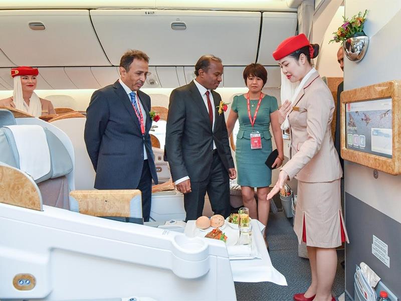 Trải nghiệm không gian đẳng cấp trên máy bay Boeing 777-300ER của Emirates.