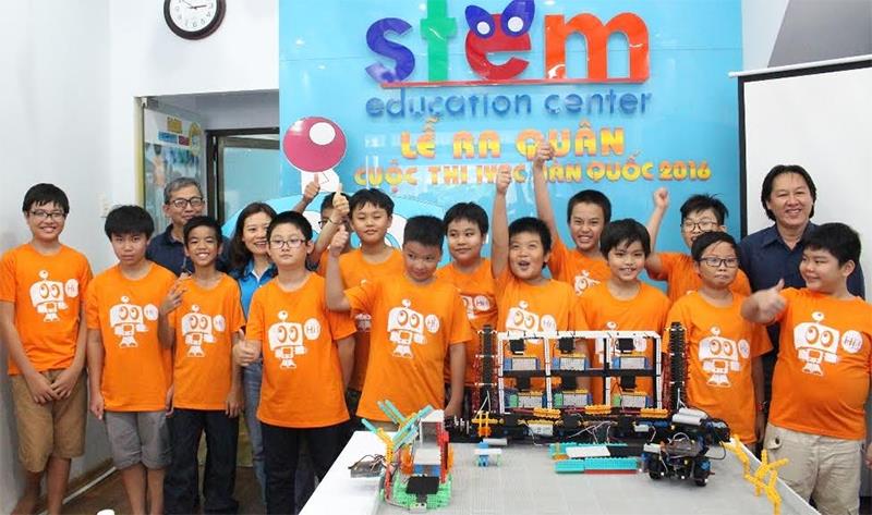 Lần đầu tiên Việt Nam than gia giải Robot trẻ Quốc Tế. Ảnh: Gia Huy