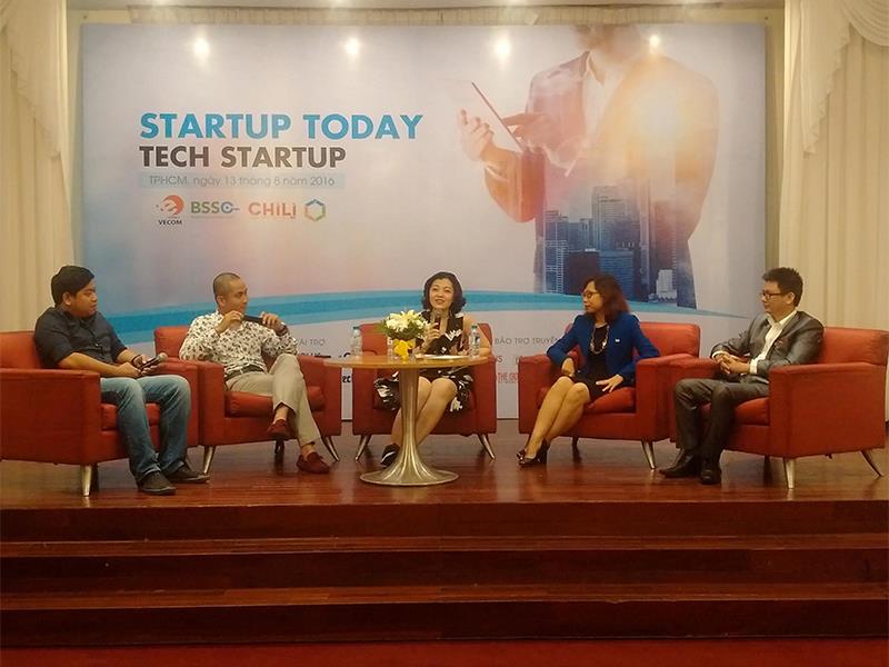 Các diễn giả thảo luận tại hội thảo Startup Today với chủ đề Tech Startups.