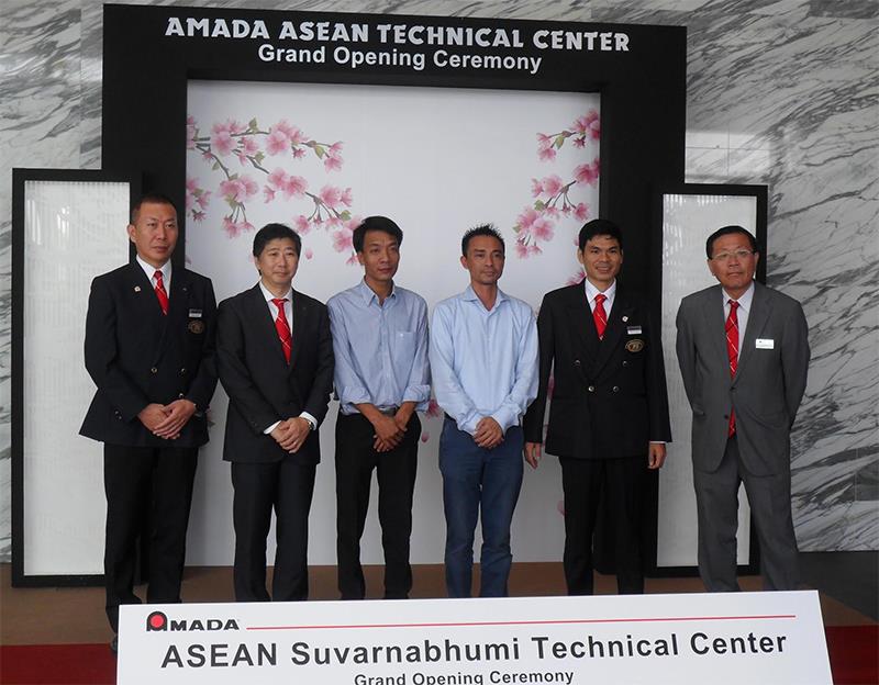 Đại diện Tập đoàn Amada với một số doanh nghiệp Việt Nam.