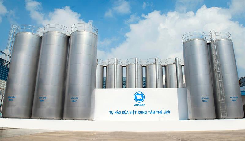 Hệ thống bồn lạnh chứa sữa tại Siêu nhà máy sữa Việt Nam (nhà máy MEGA) - 1 trong 13 nhà máy sữa của Vinamilk tại Việt Nam và cũng là 1 trong 3 siêu nhà máy sữa hiện có trên thế giới.