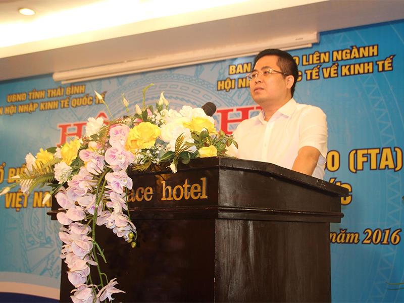 Phó Chủ tịch UBND tỉnh Thái Bình Nguyễn Hoàng Giang phát biểu tại hội nghị.
