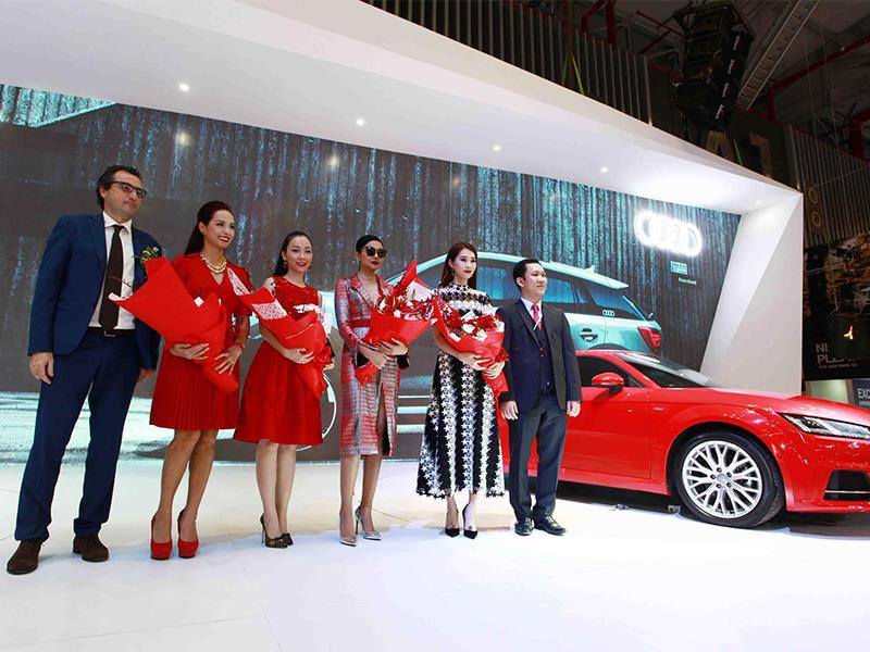 Các “ngôi sao” đại diện thương hiệu của Audi cùng đến chiêm ngưỡng các “tuyệt phẩm” của Audi tại VIMS 2016.