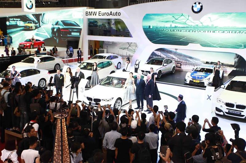 Gian hàng BMW thu hút sự quan tâm của giới truyền thông.