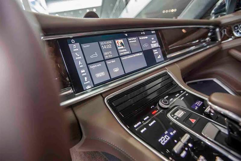 Bảng điều khiển thông minh hiển thị toàn bộ hoạt động vận hành của xe.