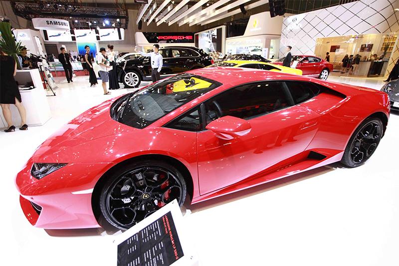 Hệ thống cân bằng LPI (Lamborghini Piattaforma Inerziale) có cảm biến đặt ở trọng tâm xe, đo lường mọi chuyển động ba chiều.