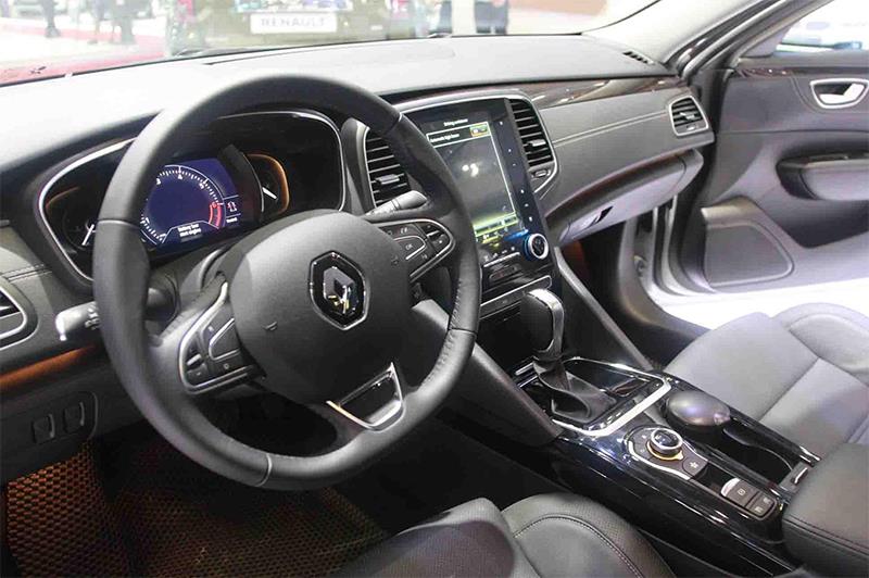 Khoang lái rộng với công nghệ lái thông minh của Renault Talisman