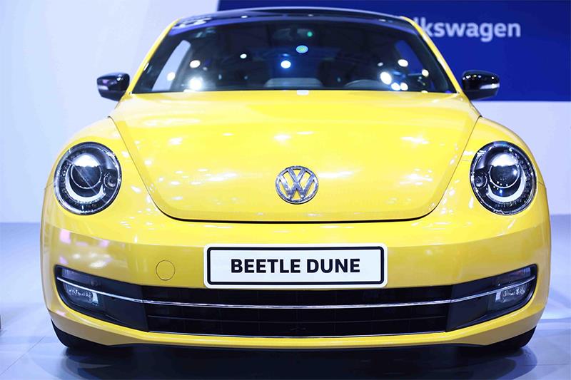 Beetle Dune 2016 có thiết kế tinh tế hơn phù hợp cho cả nam và nữ, phần đầu xe với lưới có đường viền sơn màu tương phản.
