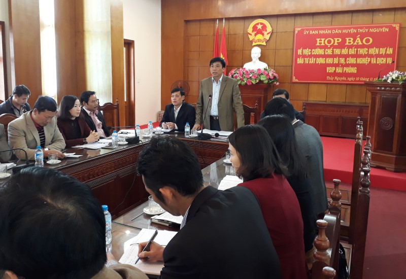 UBND huyện Thủy Nguyên tổ chức họp báo công bố kế hoạch cưỡng chế.