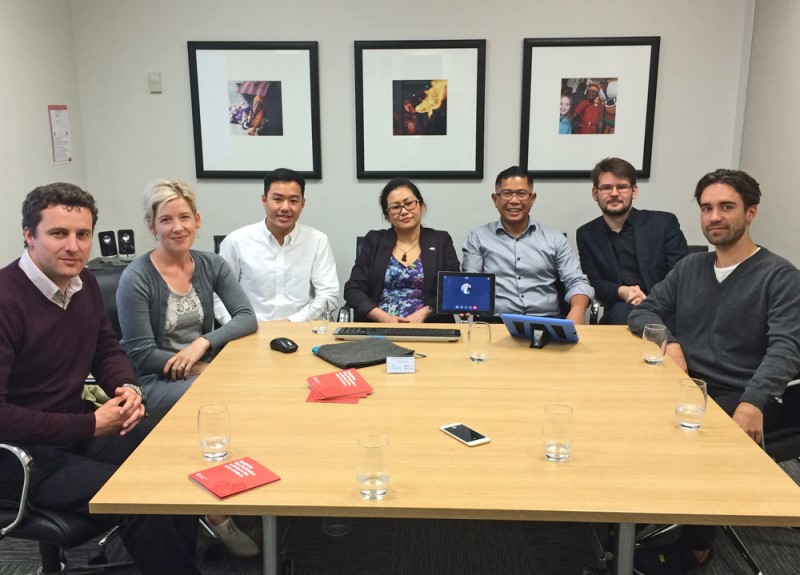 Anh Mitchell Phạm (thứ ba từ phải sang) cùng các lãnh đạo các doanh nghiệp công nghệ New Zealand.