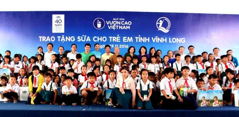 Từ năm 2008 đến nay, trải qua 9 năm hành trình Quỹ sữa Vươn Cao Việt Nam, Vinamilk  đã đem đến cho hơn 373 ngàn trẻ em khó khăn tại Việt Nam gần 30 triệu ly sữa, tương đương 120 tỷ đồng.