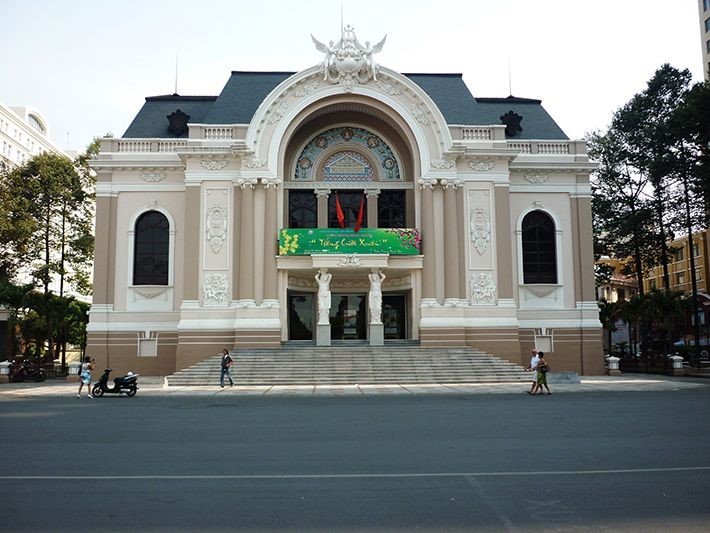Công trường Lam Sơn với diện tíc đất khá rộng vây quanh nhà hát TP.HCM.