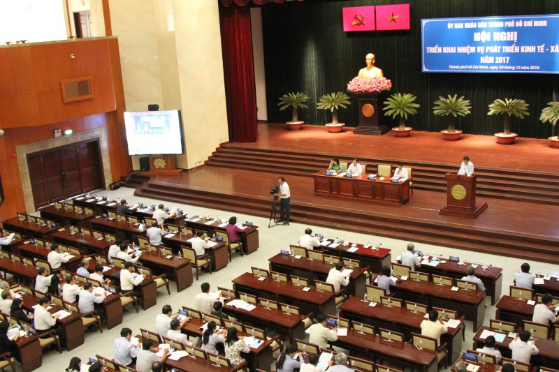 Chủ tịch UBND TP.HCM Nguyễn Thành Phong cho biết năm 2017 Thành phố sẽ áp dụng nhiều chính sách mở để hút nhà đầu tư trong và ngoài nước. Ảnh Gia Huy