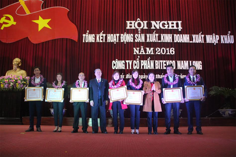 7 cá nhân của Công ty CP Bitexco Nam Long được UBND tỉnh Thái Bình tặng Bằng khen.