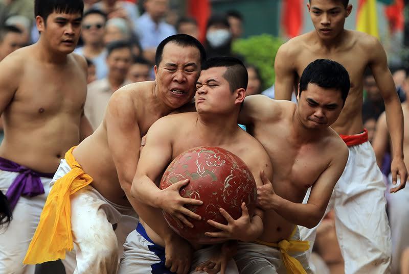 Sức mạnh cơ bắp chiếm phần quan trọng, nhưng vẫn phải có những miếng đánh được hai thành viên của mỗi đội trên sân thể hiện rất điêu luyện.