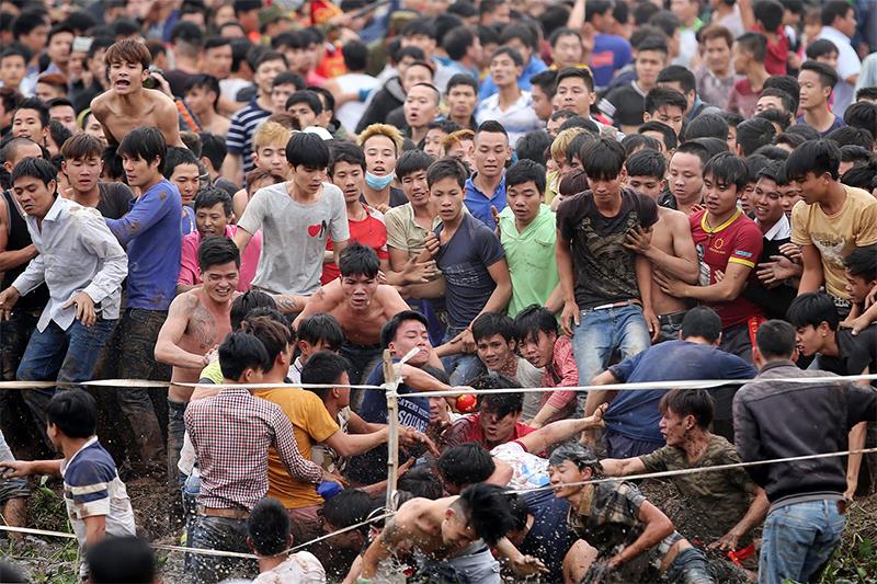 Tham gia cướp Phết chủ yếu là cánh thanh niên, trai tráng.