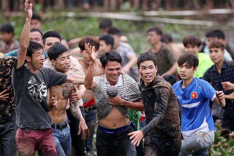 Nhưng niềm vui cướp được trái phết thì không hề thay đổi.