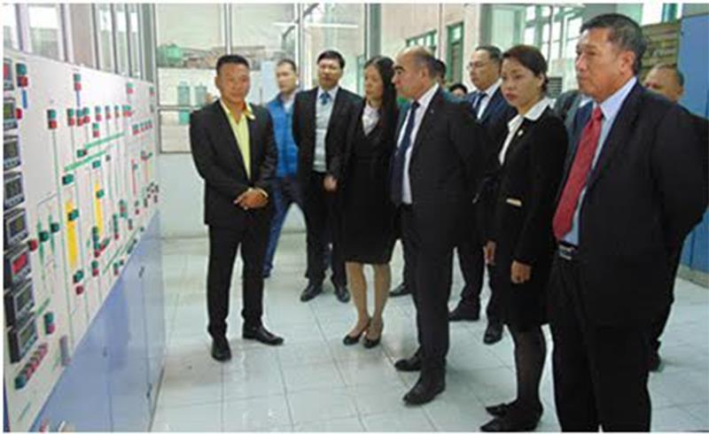 Sau buổi làm việc Đoàn công tác do Phó Thủ tướng nước Cộng hòa Uzbekistan đến thăm Nhà máy Chế biến hạt giống tại xã Vũ Chính, thành phố Thái Bình.