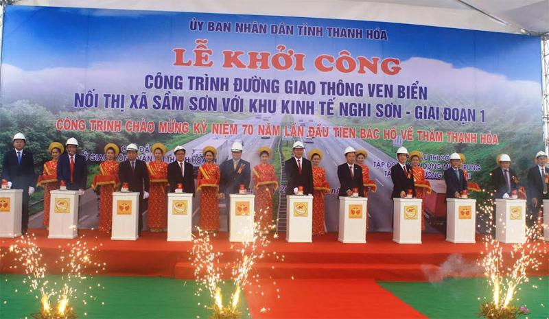 Chủ tịch nước Trần Đại Quang cùng lãnh đạo các Bộ, ngành, ban; lãnh đạo tỉnh Thanh Hóa ấn nút khởi công Dự án.