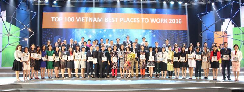 Đại diện 100 doanh nghiệp có môi trường làm việc tốt nhất Việt Nam 2016.