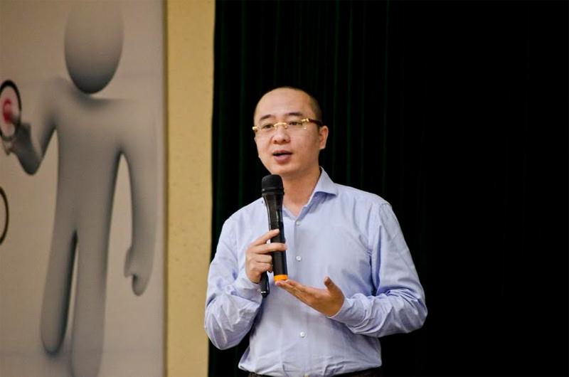 Ông Nguyễn Phan Huy Khôi – Giám đốc đối ngoại Tập đoàn Tân Hiệp Phát chia sẻ về công nghệ hiện đại mà doanh nghiệp đang áp dụng nhằm bảo vệ sức khỏe người tiêu dùng.