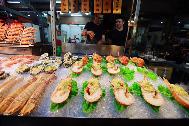 Du ngoạn và thưởng thức món ăn ở chợ đêm tại các thành phố của Đài Loan cũng là một trong những lý do níu chân du khách và có mong muốn quay trở lại.