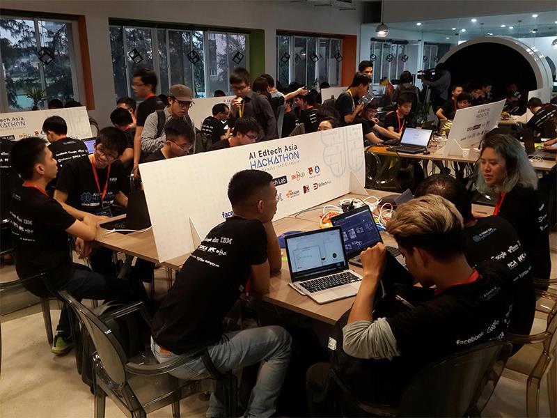 Các đội tham gia Topica AI Edtech Asia Hackathon 2017. 