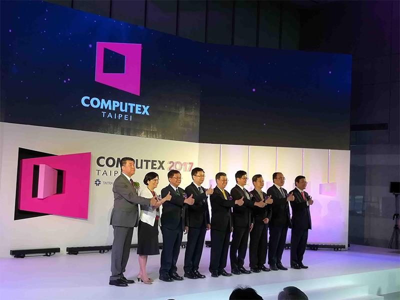 Phó chủ tịch Đài Loan cùng các quan chức chính quyền Đài Loan thực hiện nghi lễ khai mạc Computech Taipei 2017.