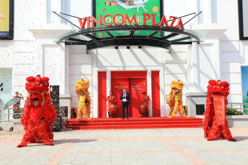 Vincom Plaza lần đầu tiên xuất hiện tại Tuyên Quang và Hậu Giang.