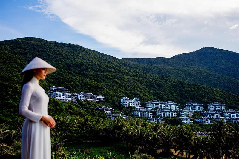 Khu nghỉ dưỡng InterContinental Danang Sun Peninsula nằm lọt giữa không gian xanh mướt của bán đảo Sơn Trà.
