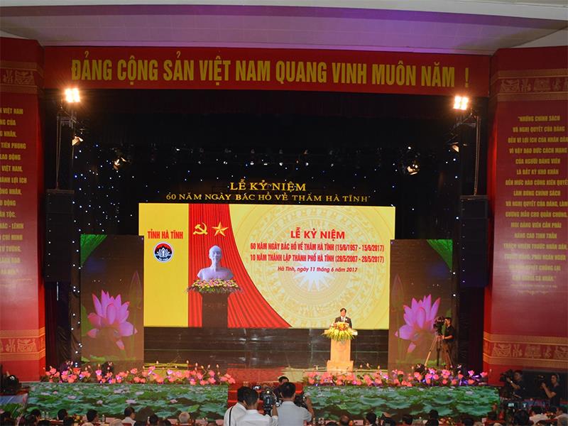 kỷ niệm 60 năm Bác Hồ về thăm Hà Tĩnh và 10 năm thành lập thành phố Hà Tĩnh.