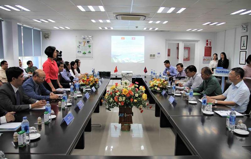 Vinamilk vinh dự đón tiếp đoàn Đại biểu Đảng Nhân dân cách mạng Lào tới thăm và làm việc tại Nhà máy Sữa Việt Nam.