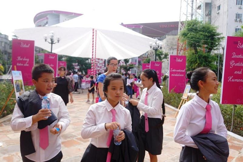 Ra đời năm 2016, Hệ thống Trường TH School tiên phong trong việc áp dụng các chương trình quốc tế đã thành công ở hầu hết các hệ thống giáo dục tiên tiến trên thế giới như IPC, IMYC, As/Alevel,… nhưng vẫn giữ gìn bản sắc riêng có nhờ sự kết hợp nhuần nhuyễn văn hóa dân tộc trong Chương trình Việt Nam học. Cùng với tâm huyết của Nhà sáng lập, TH School hướng tới xây dựng một ngôi trường Việt Nam thân thiện, giảng dạy theo chương trình giáo dục hiện đại nhất, có thể tạo dựng những thế hệ học sinh chuẩn quốc tế ngay tại Việt Nam. 